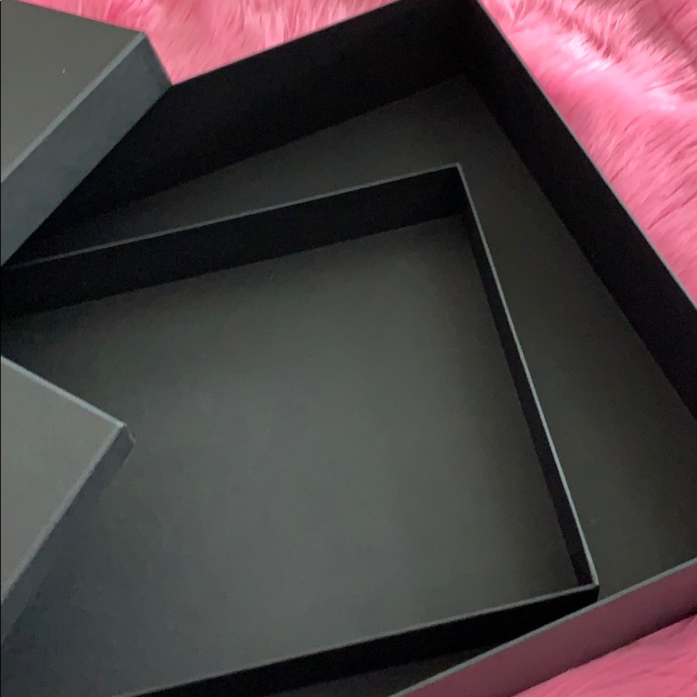 Empty box - Picture 4 of 4